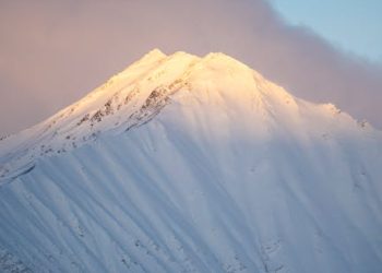 Beauty Buzz: Trending Topics and Must-Try Products