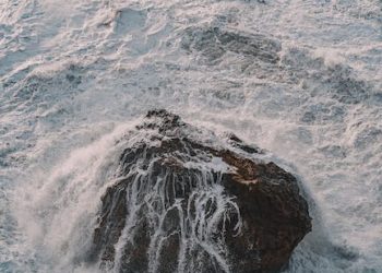 Beachy Waves: Effortless Styles for Laid-Back Elegance