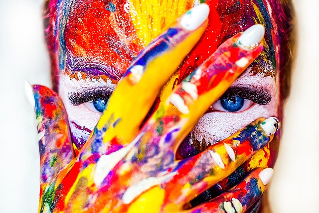 Express Yourself: Creative Makeup Looks⁢ to Try