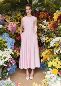 Timeless wardrobe essentials and elegant women’s style